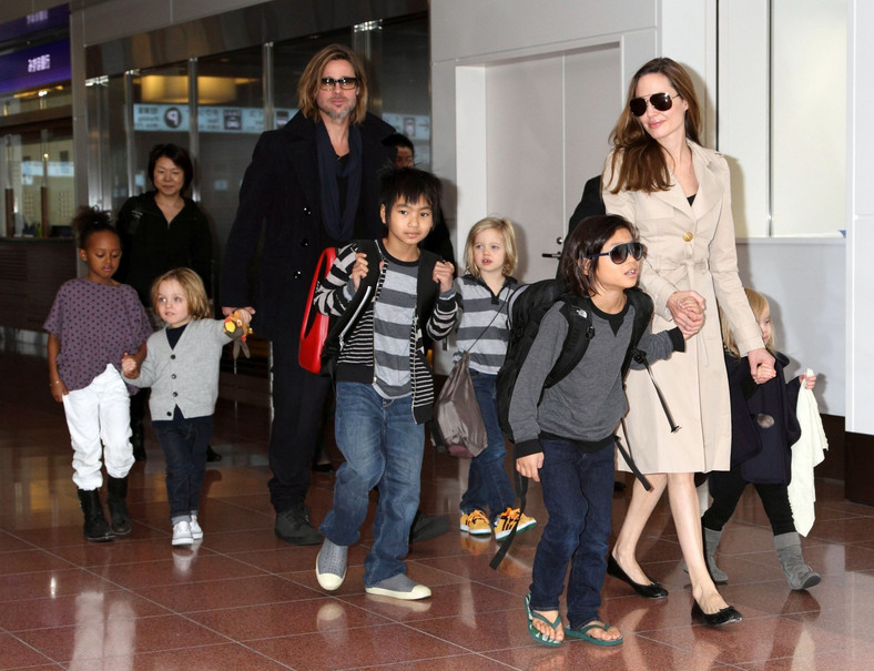 Brad Pitt z Angeliną Jolie i dziećmi