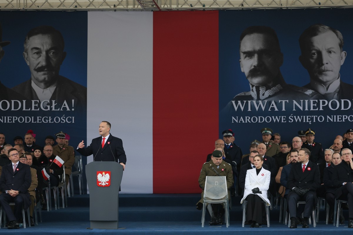 Obchody Narodowego Święta Niepodległości. Prezydent RP Karol Nawrocki przemawia podczas uroczystej odprawy wart przed Grobem Nieznanego Żołnierza na pl. Piłsudskiego w Warszawie