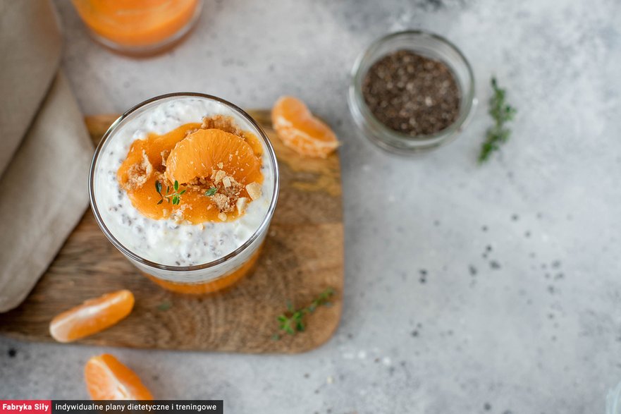 Korzenny pudding chia z mandarynką