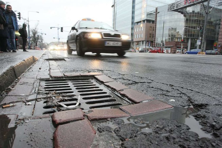 Będzie mniej pieniędzy na naprawy ulic