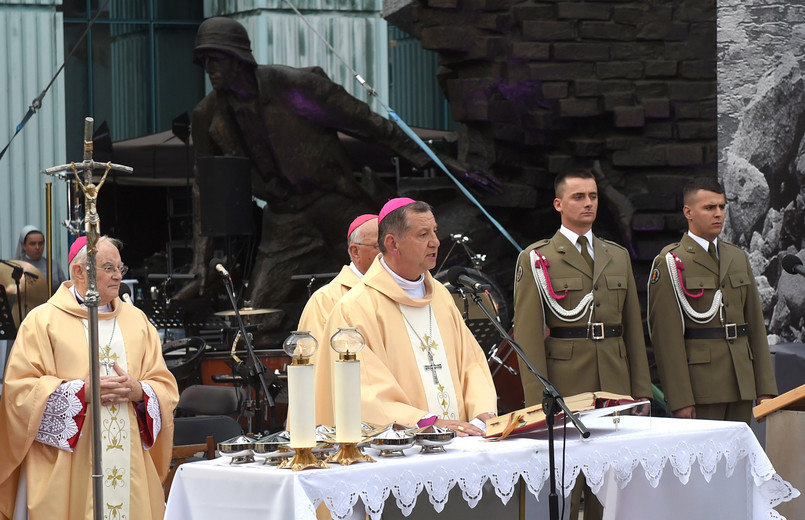 To była dramatyczna próba ratowania polskiej wolności. W Warszawie odbyły się uroczystości związane z 71 rocznicą wybuchu Powstania Warszawskiego. Rozpoczęła je msza w Katedrze Polowej Wojska Polskiego. Potem uroczystości przeniosły się przed pomnik powstańców na Placu Krasińskich.