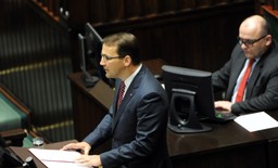 Sikorski: musimy być gotowi na zakłócenia dostaw ropy i gazu do Europy