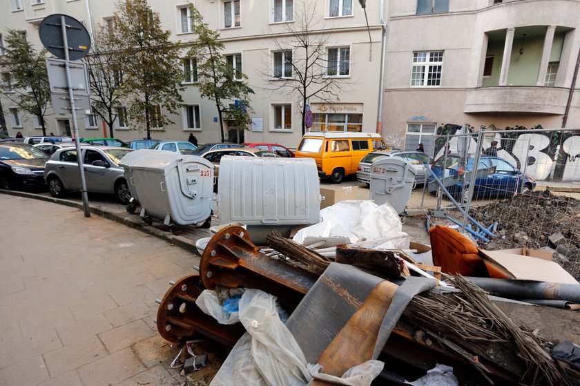 Katowice. Śmieci na ul. Jordana 