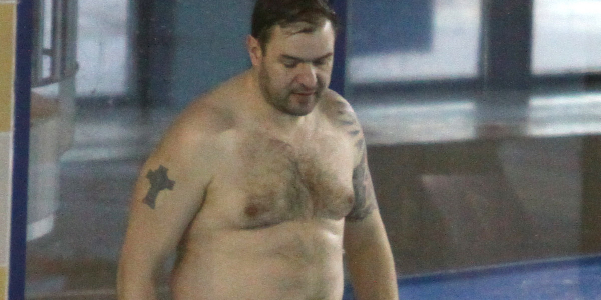 Tomasz Karolak na basenie