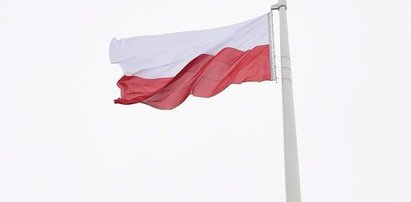 Polska flaga nawyżej zawisła w Warszawie