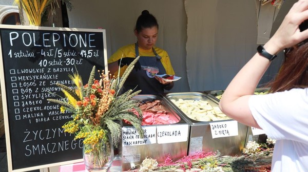 Na smakoszy czeka wielu wystawców: pierogarni i restauracji, które serwują swoje popisowe dania w najróżniejszej postaci. Stoiska na Małym Rynku będą czynne od 11 do 15 sierpnia w godz. 10.00–24.00. Wstęp na wszystkie wydarzenia bezpłatny.