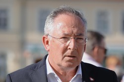 Sienkiewicz: Nie możemy potępiać Orbana, a przymykać oczy na Niemcy