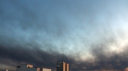 nowe ataki na iran. uderzenie w lotnisko i siedzibę zgromadzenia ekspe