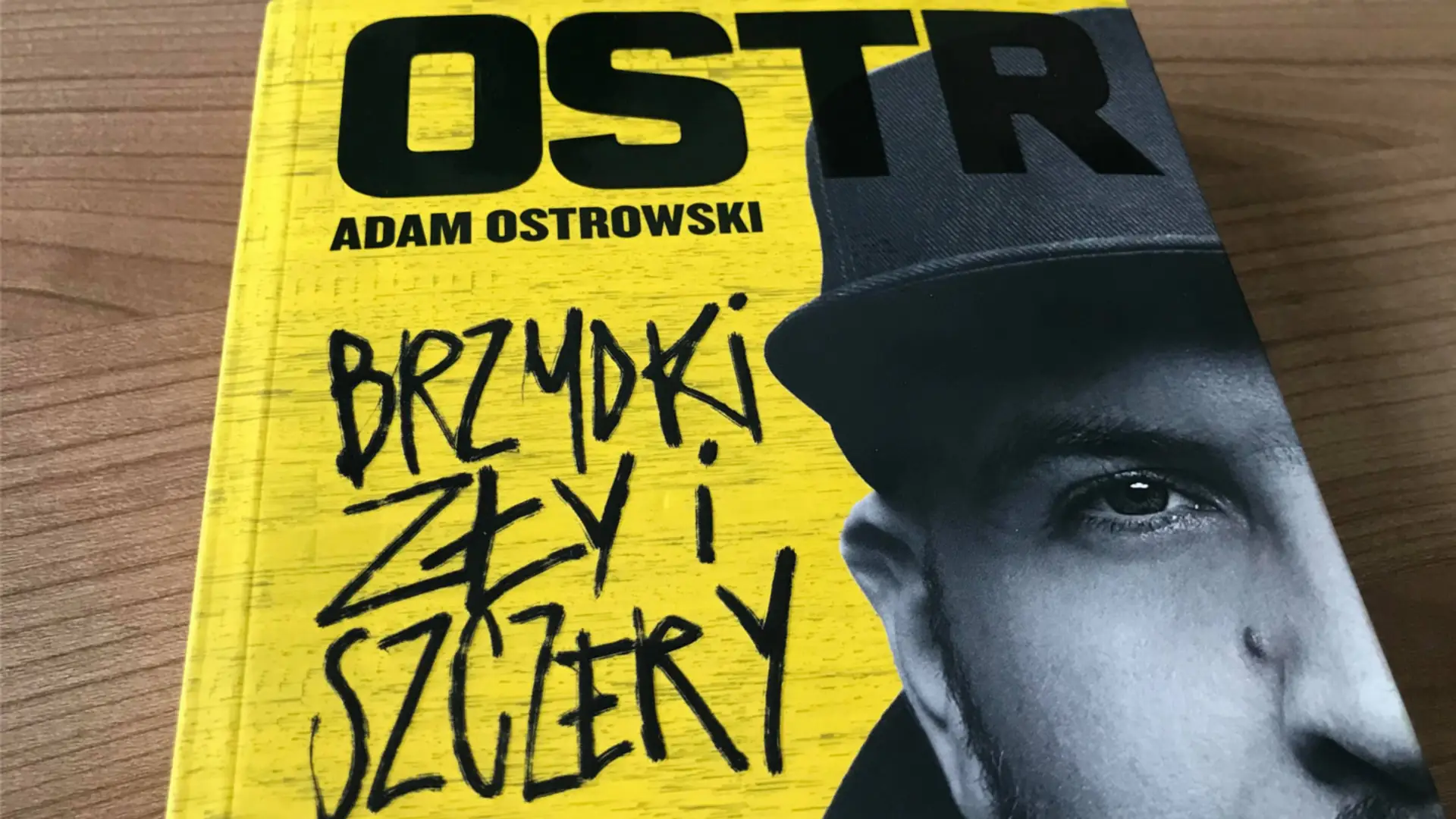 Mogło być ostrzej. Recenzja autobiografii "Brzydki, zły i szczery" O.S.T.R.-a