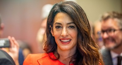 Amal Clooney nadrágos stílustrükkjét nem biztos, hogy másnak is javasoljuk