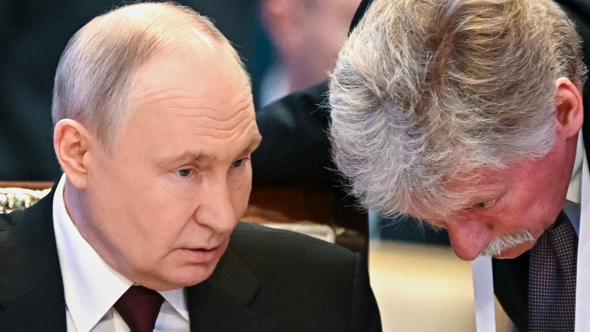 Vladimir Putin i Dmitrij Peskov