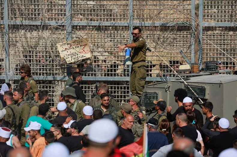 Izraelska vojska pokušava da odvrati izraelske Druze da pređu iz okupirane Golanske visoravni u Siriju | Foto: REUTERS/Ammar Awad