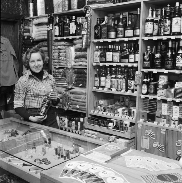 Wnętrze sklepu Pewex. Kalisz, 1978. (zdjęcie ilustracyjne)