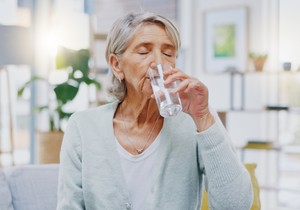 Gastroenterolozi mole ljude starije od 50 godina da počnu da praktikuju ovu naviku