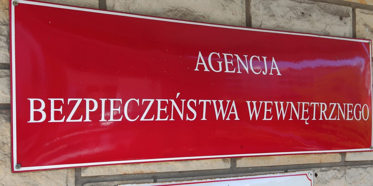 Ze źródeł DGP wynika, że przewodniczący KNF poprosił o wsparcie Agencję Bezpieczeństwa Wewnętrznego