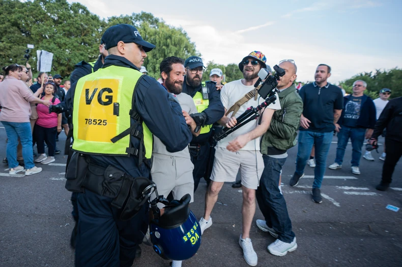 Sukobi policije i demonstranata kod Londona