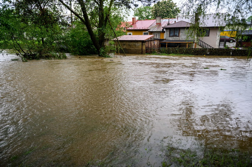 Pogodowy armagedon: podtopienia, grad i burze 