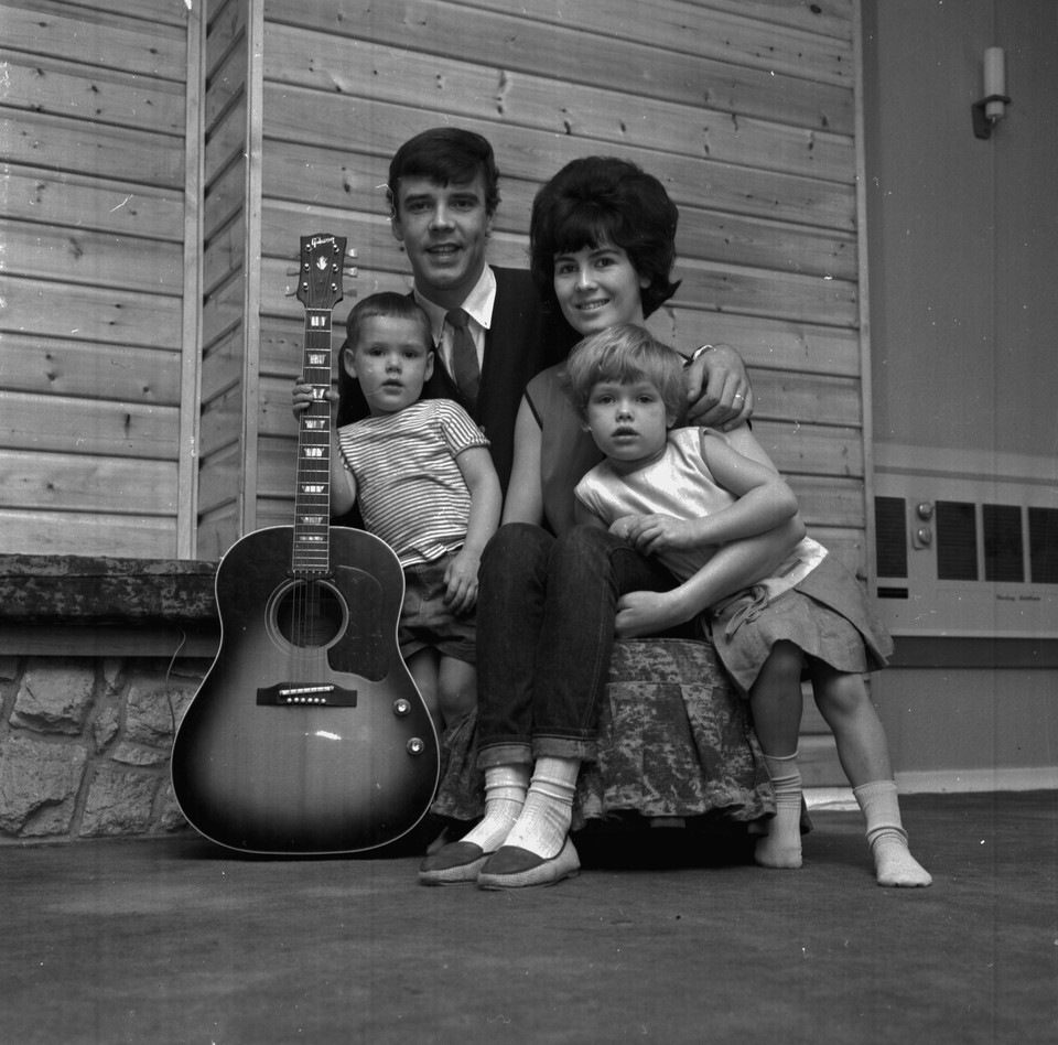 4-letnia Kim Wilde z rodzicami i bratem (1964)