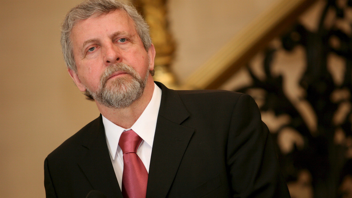 Opozycjonista Alaksandr Milinkiewicz ogłosił, że nie będzie kandydował w wyborach prezydenckich na Białorusi 19 grudnia. Jako główny powód tej decyzji opozycjonista wskazał brak zmian w ordynacji wyborczej - poinformował opozycyjny portal Karta'97.