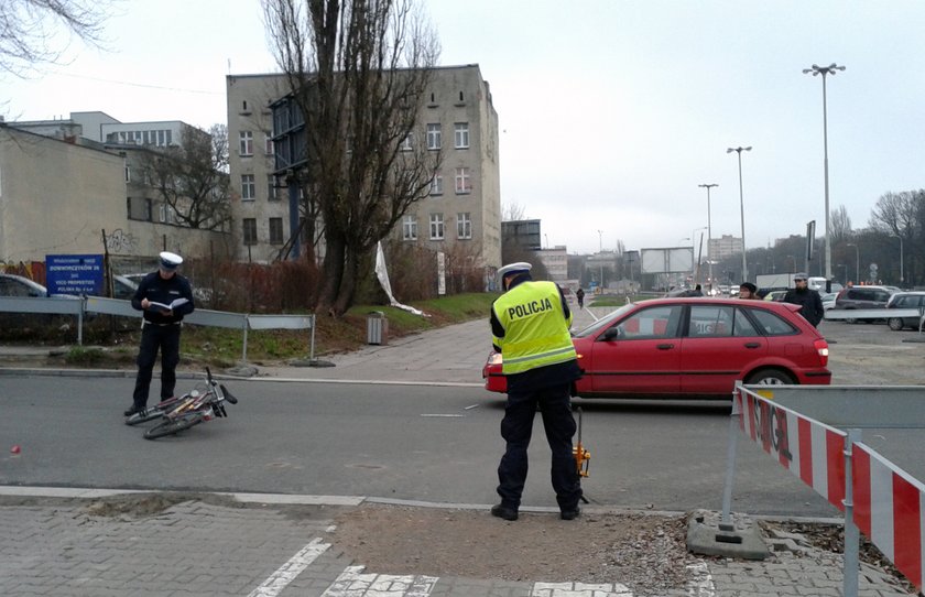 zderzenie samochodu z rowerzystką