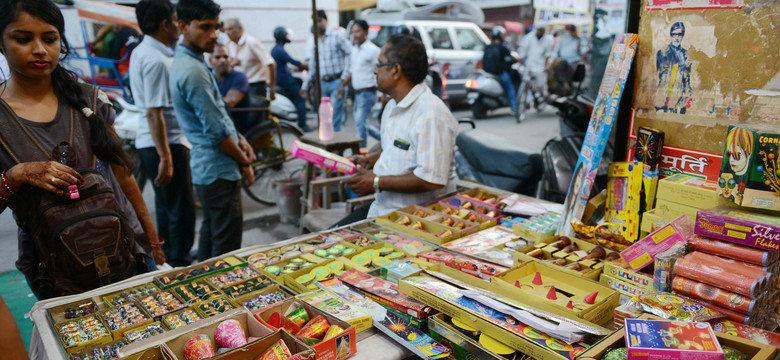 Zakaz sprzedaży fajerwerków w Delhi przed świętem Diwali