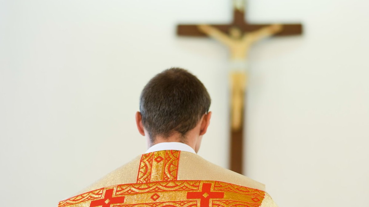 Rocznica chrztu Polski i Światowe Dni Młodzieży to najważniejsze wydarzenia stojące w tym roku przed Kościołem katolickim - ocenia abp Henryk Hoser. Jak podkreślił, przyjęty przez Mieszka I chrzest, był równocześnie początkiem państwowości polskiej.