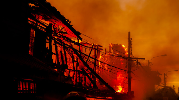 Az épület kiégett, az áldozat ruháján is égésnyomok voltak / Illusztráció: Northfoto