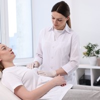 Mellfájdalom: ciszta, gyulladás és hormonzavar is okozhatja