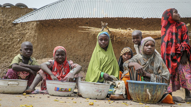 Masowe porwania dziewcząt ze szkół jątrzącą się raną Nigeryjczyków. "Płacą życiem za edukację"