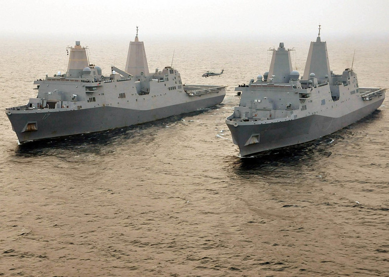 USS San Antonio (LPD 17) i USS New York (LPD 21)
