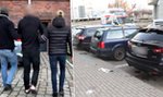 Policja pokazała film z nożownikiem z Legnicy. Jeden szczegół przykuwa uwagę