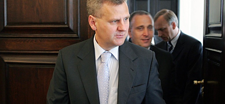 Minister Grad próbuje uratować głowę