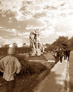 Rosja nie zrezygnuje z budowy w Krakowie pomnika czerwonoarmistów