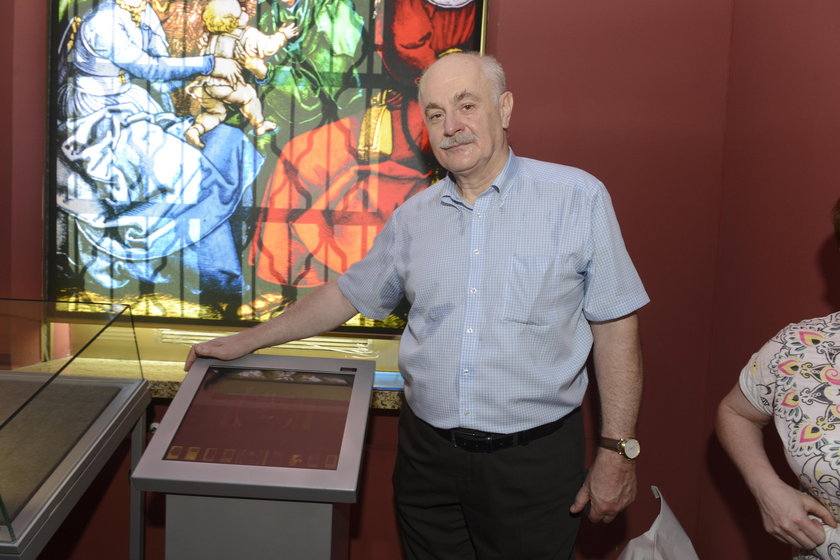Dyrektor Maciej Łagiewski jest dumny, że w jego muzeum jest kopia skarbu