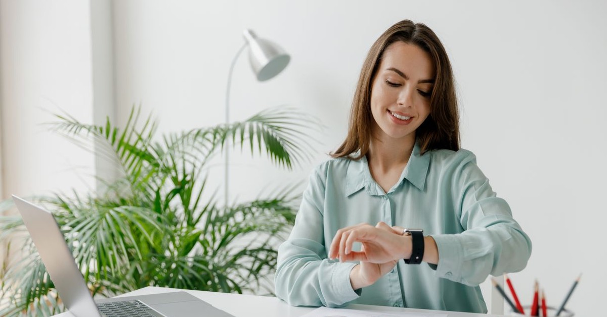 Ile godzin pracy w grudniu 2025? Sprawdź, jak wolna Wigilia i święta wpływają na grafik pracy