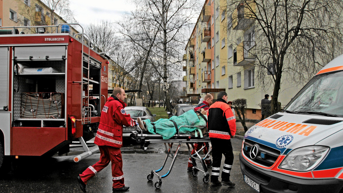 75 pacjentów Szpitala Neuropsychiatrycznego w Lublinie zostało ewakuowanych z powodu pożaru w jednym z pomieszczeń. Dwie pielęgniarki odniosły niegroźne obrażenia - poinformowała straż pożarna.