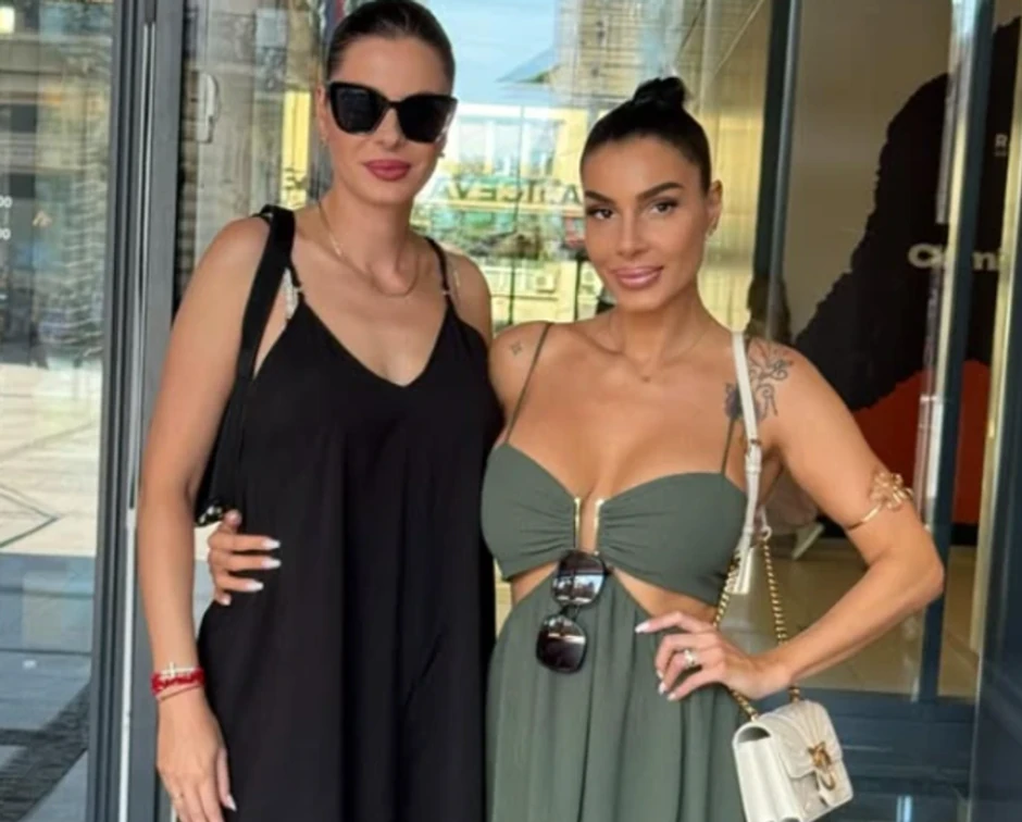 Mia Borisavljević sa sestrom