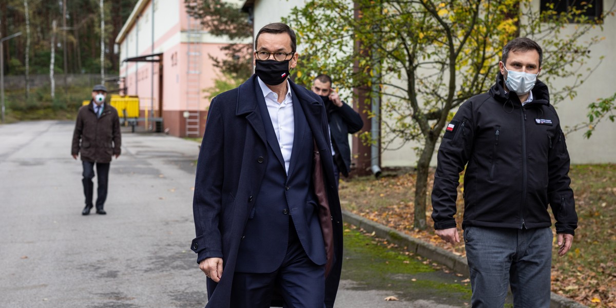 Rząd rozważa pełny lockdown. To bardzo mocno uderzyłoby w wiele branż, rynek pracy oraz całą gospodarkę.