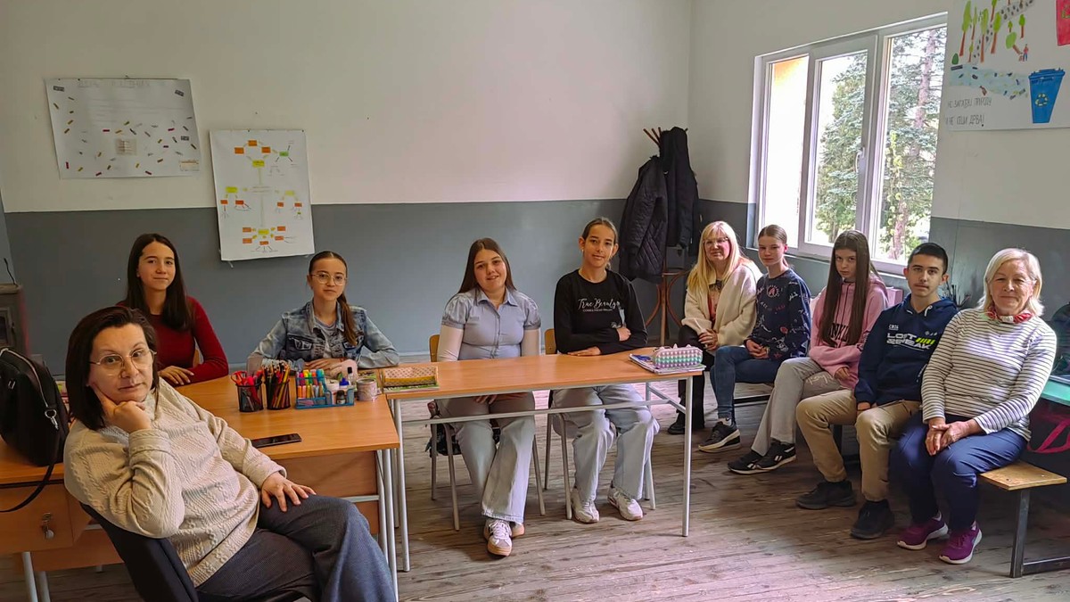(FOTO, VIDEO) U celoj školi ima 20 đaka, greju se na 