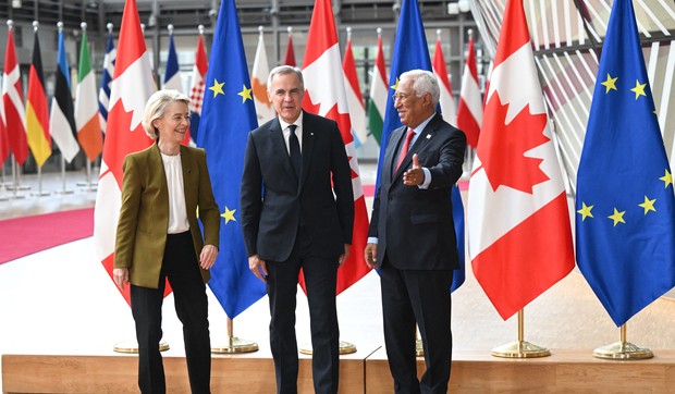 Ursula fon der Lajen, Mark Karni i Antonio Košta