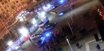 Fani Legii spalili auto z ludźmi. 11 rannych policjantów