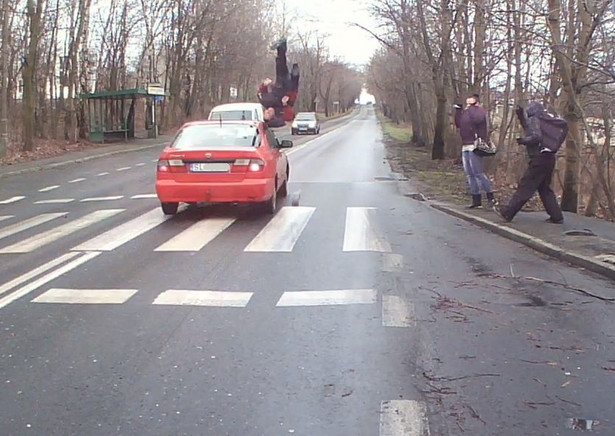 Śmiertelne potrącenie na pasach w Rudzie Śląskiej. Drastyczne WIDEO z wypadku