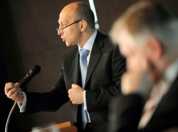 Marcinkiewicz zostawił ciężko chorą żonę?