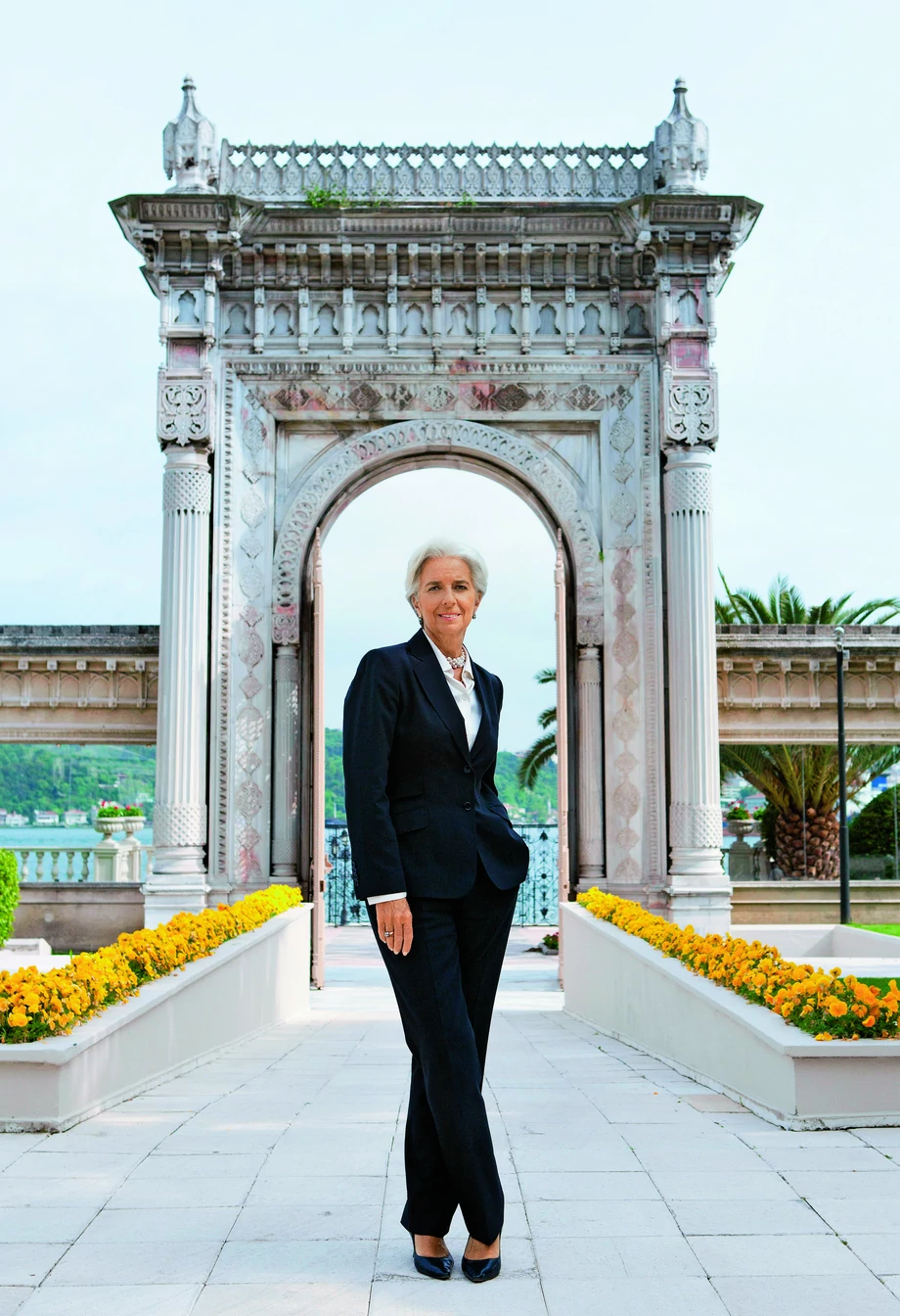 Perfekcyjnie skrojone garnitury to znak rozpoznawczy Lagarde.
