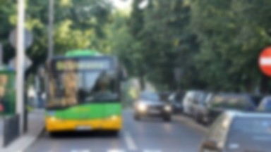 Awaria wodociągowa na ul. Kościelnej w Poznaniu. Zmiana trasy autobusu linii "64"