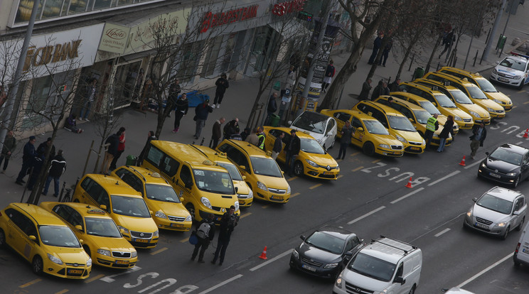 A taxisok az Uber ellen tiltakoznak /Fotó: Isza Ferenc