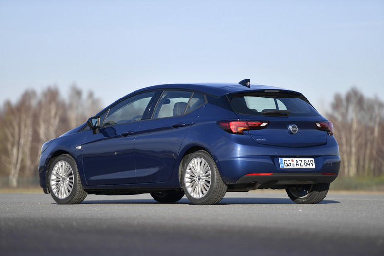 Porównanie: Mazda 3 kontra Opel Astra