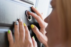 Kontrole w domach Polaków. O co pytają inspektorzy? Ile to kosztuje?