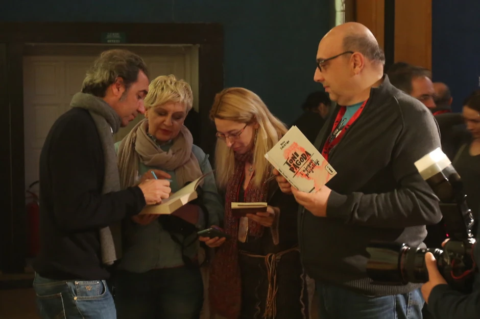 Paolo Sorentino potpisuje svoje knjige na Kustendorfu