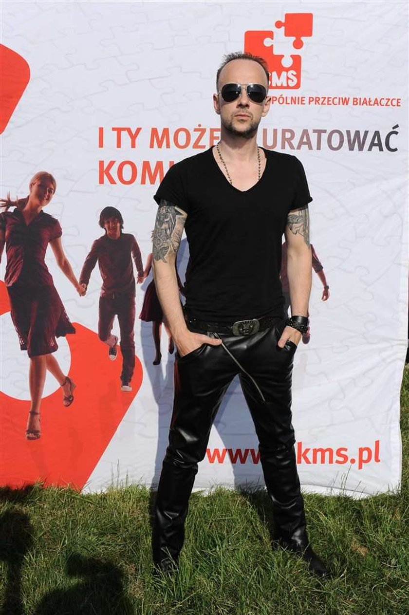 Nergal wspiera kolegę w śpiączce